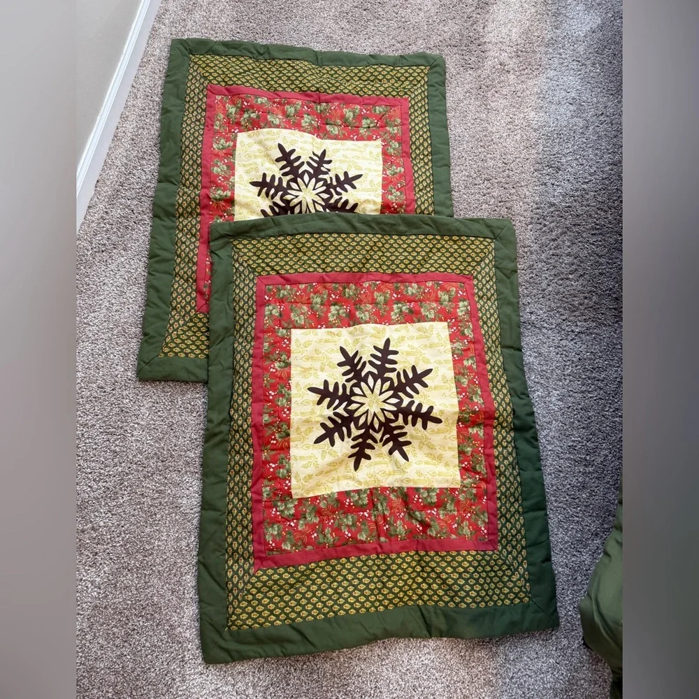 Home Classics Green Red Cream Christmas Patchwork Comforter 2 Pillow Cases F/Q